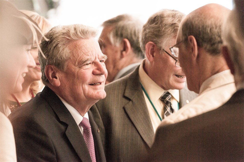  Federal President Joachim Gauck being welcomed by Laureates at the 65th Lindau Nobel Laureate Meeting.