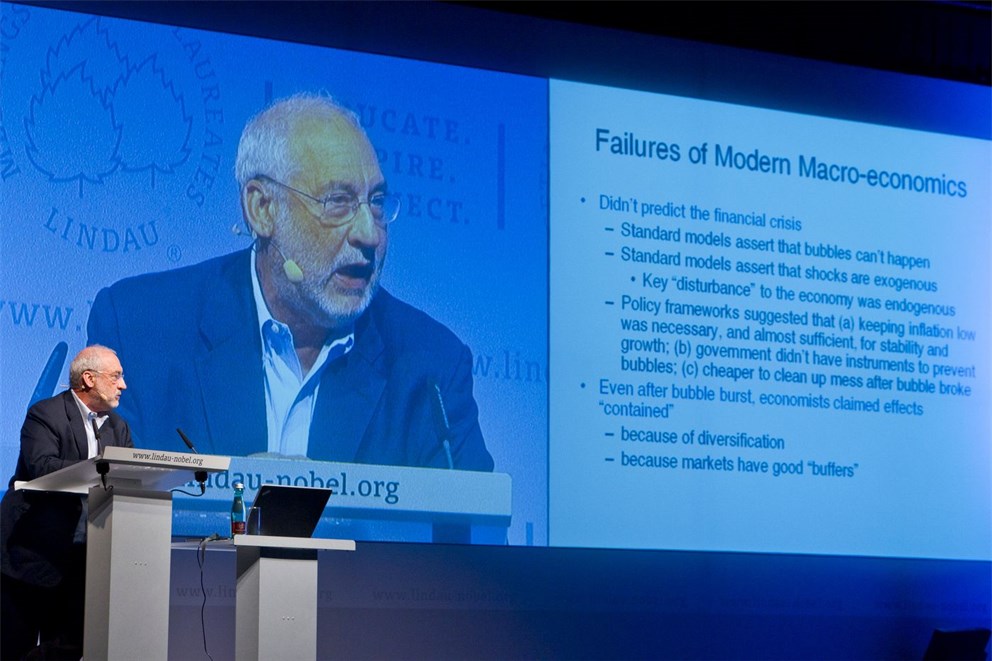 Joseph Stiglitz lecturing on "Imagining an Economics that Works: Crisis, Contagion and the Need for a New Paradigm" (Laureate, Economic Sciences 2001)