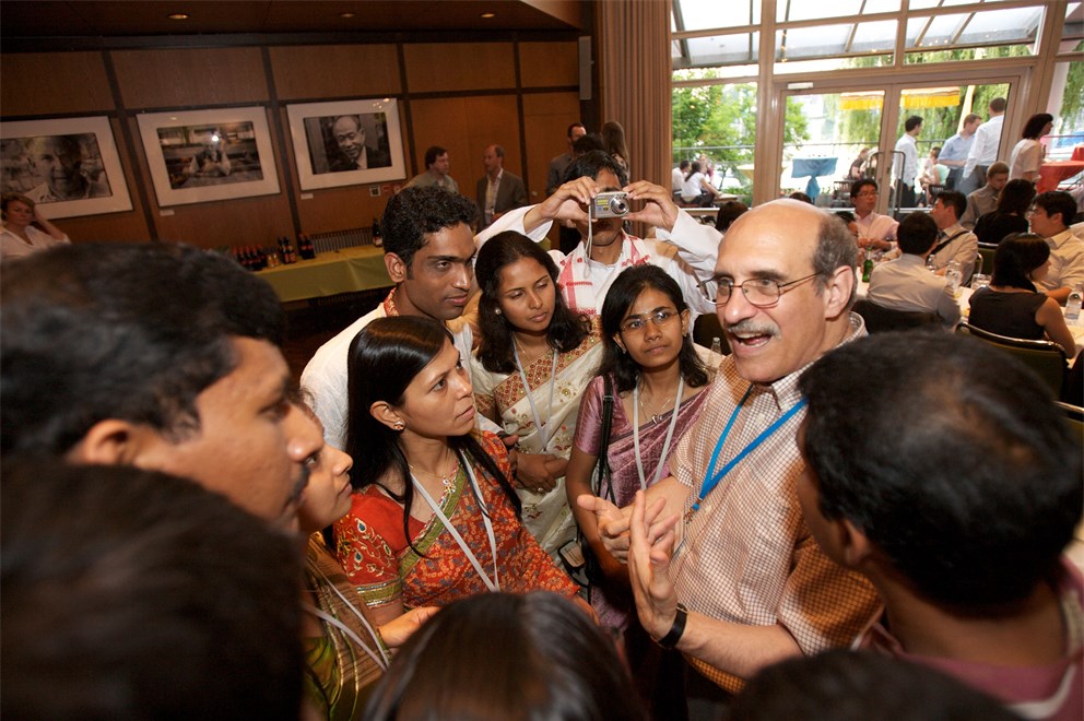 Laureate Martin Chalfie in exchange with young researchers
