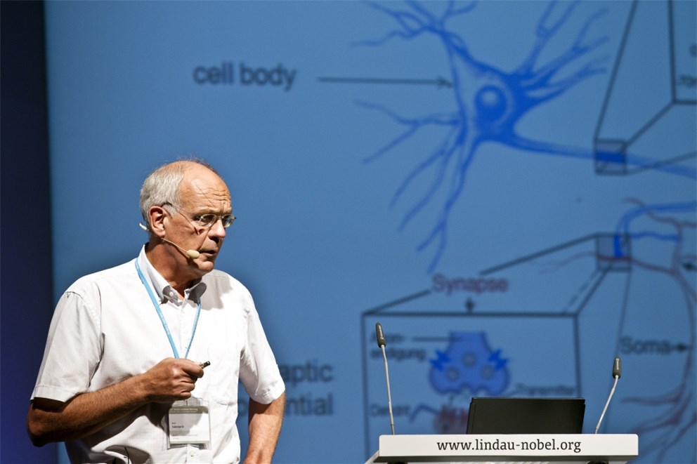 Nobel Laureate Bert Sakmann lecturing on cortical column in rat vibrissal cortex