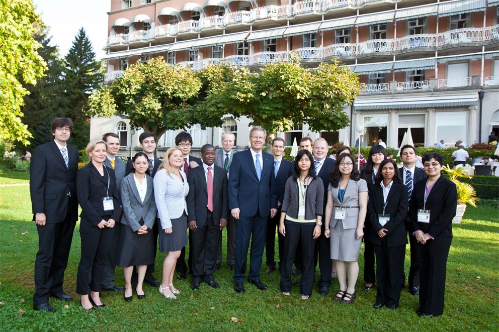 Christian Wulff (President of the Federal Republic of Germany) with young researchers