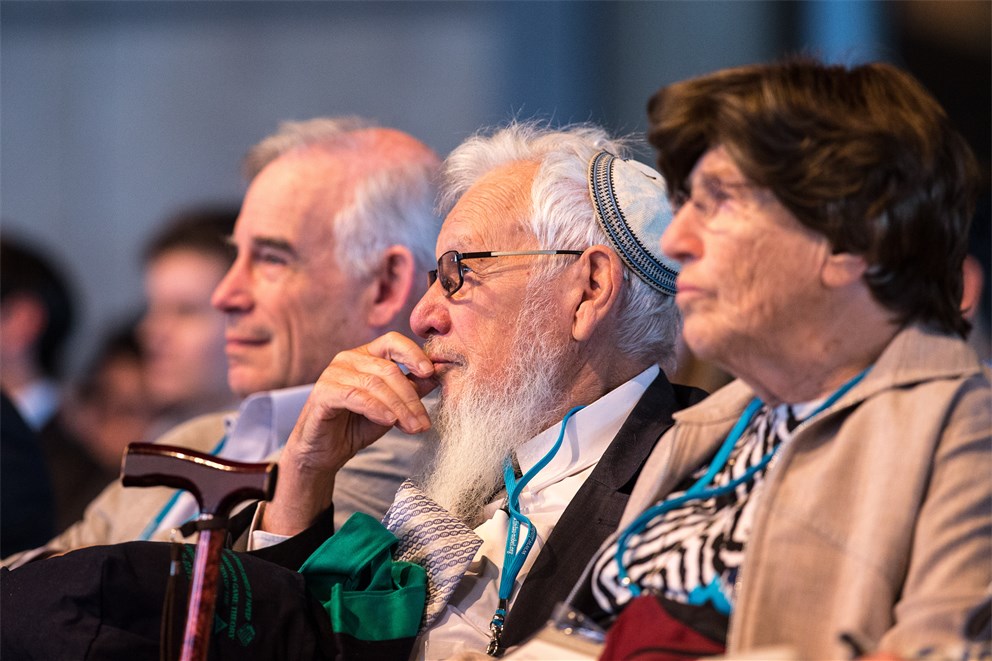 Robert J. Aumann together with his wife at the 5th Meeting on Economic Sciences.