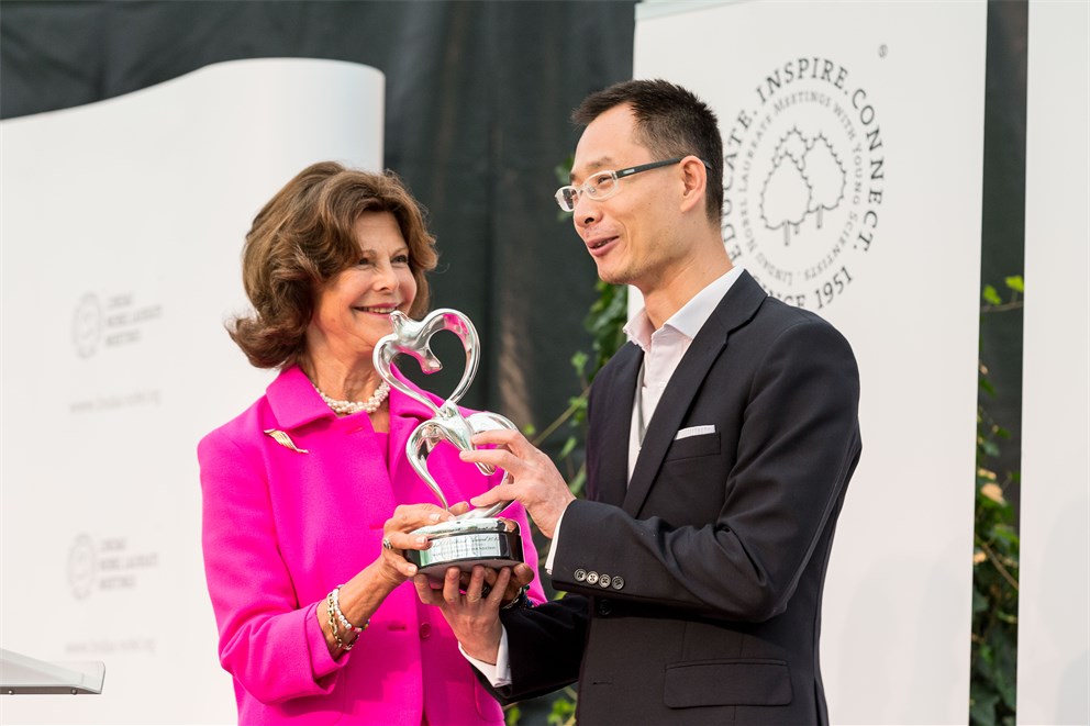 Queen Silvia of Sweden	handing over the Global Childhood Award of the World Childhood Foundation to economist Bin Wan.