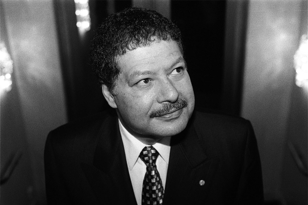 Ahmed Zewail on how to conduct femtosecond chemistry in his 2002 lecture “Chemistry and Biology in a New Light”: audio snippet 00:10:21-00:16:01