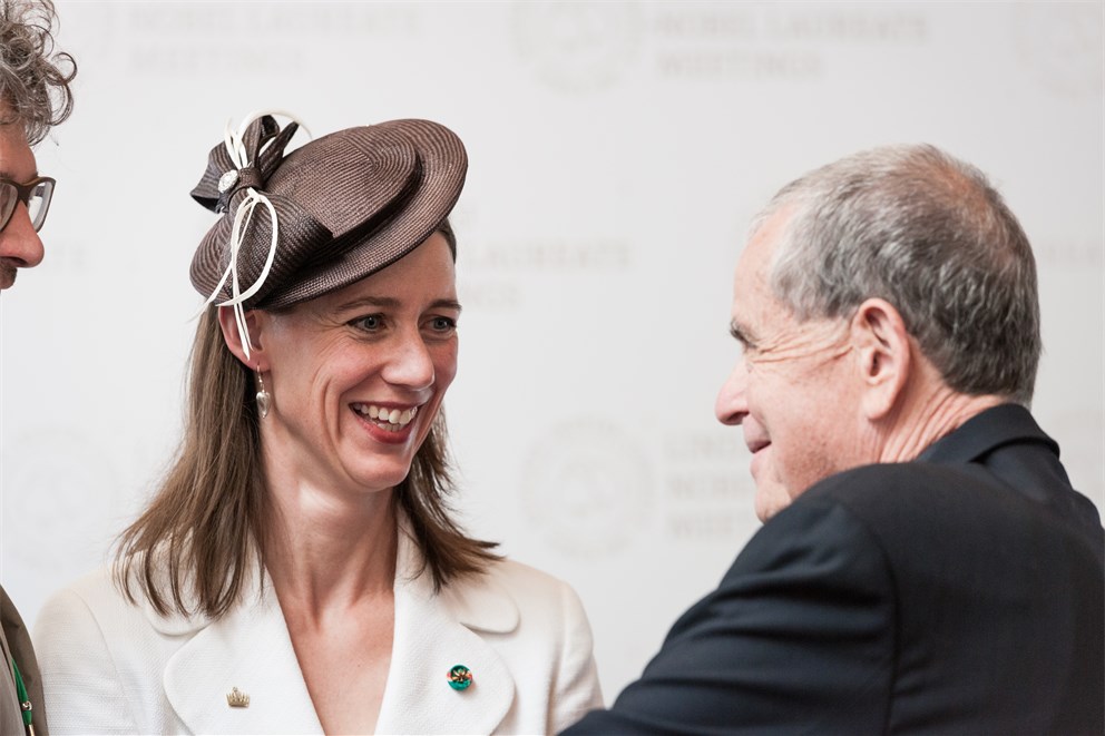 Countess Bettina Bernadotte welcoming Aaron Ciechanover at the 65th Lindau Nobel Laureate Meeting