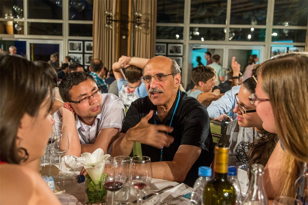 Martin Chalfie and young scientists at the International Get-Together.