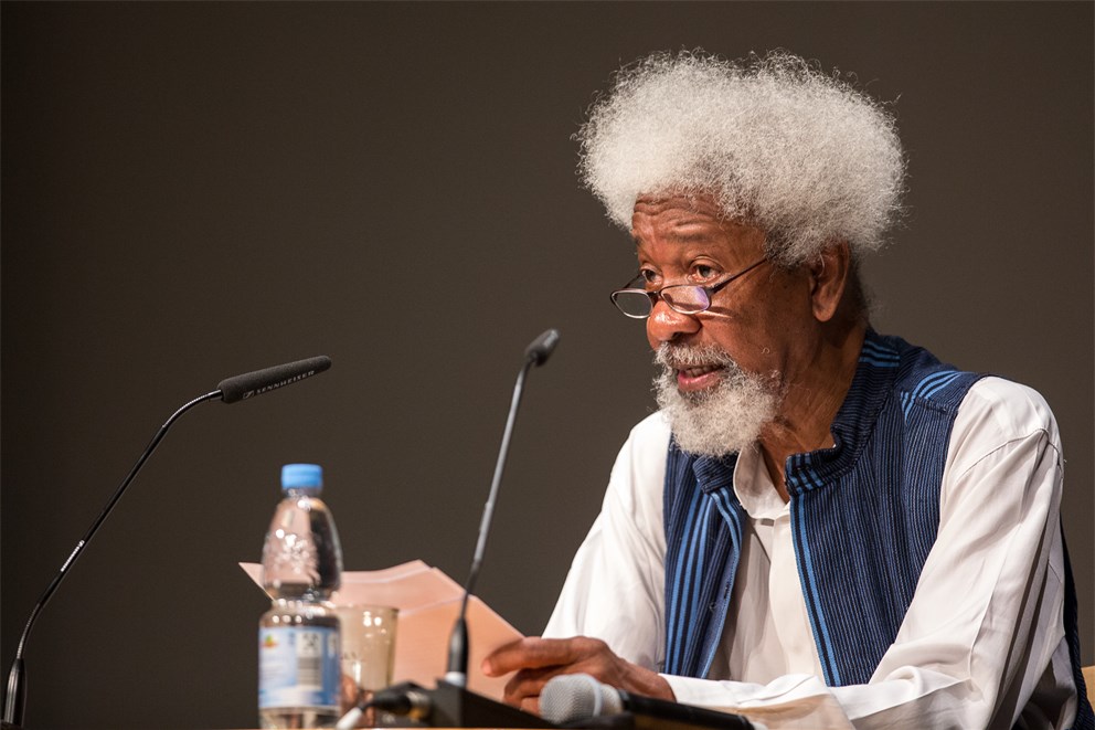 Wole Soyinka delivering his lecture "When Survival Seems Learning Enough" at the 65th Lindau Nobel Laureate Meeting.