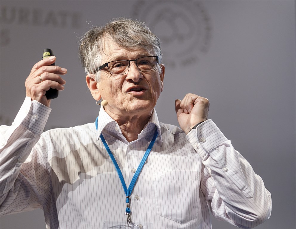 Klaus von Klitzing holding his lecture "A New Kilogram in 2018: The Biggest Revolution in Metrology Since the French Revolution". 