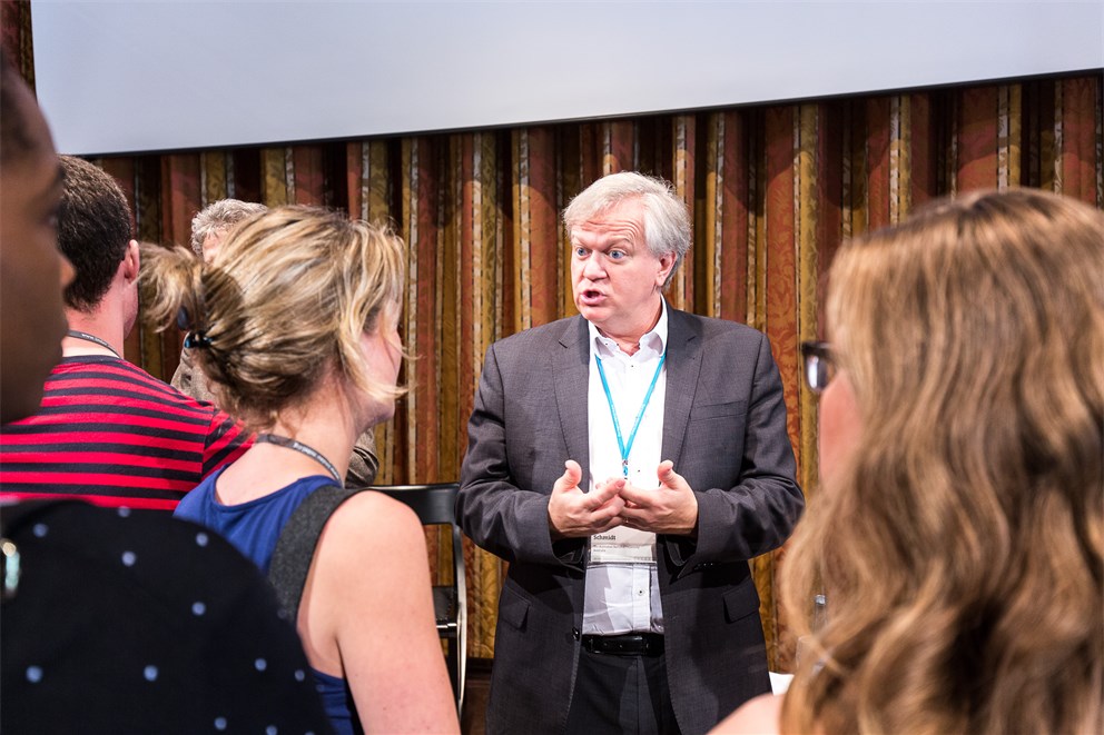 Brian Schmidt discussing with young scientists.