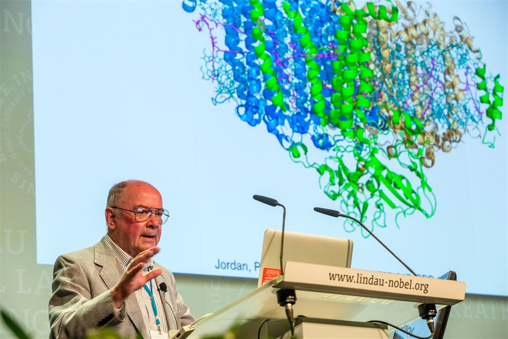 Johann Deisenhofer lecturing on "Photosynthetic Light Reactions, Revisited" at the 66th Lindau Nobel Laureate Meeting.
