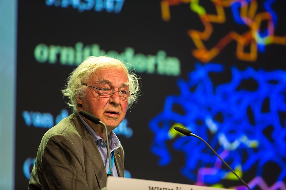 Robert Huber lecturing on "Protein Structures in Translational Medicine and Business Development, My Experience" at the 66th Lindau Nobel Laureate Meeting.