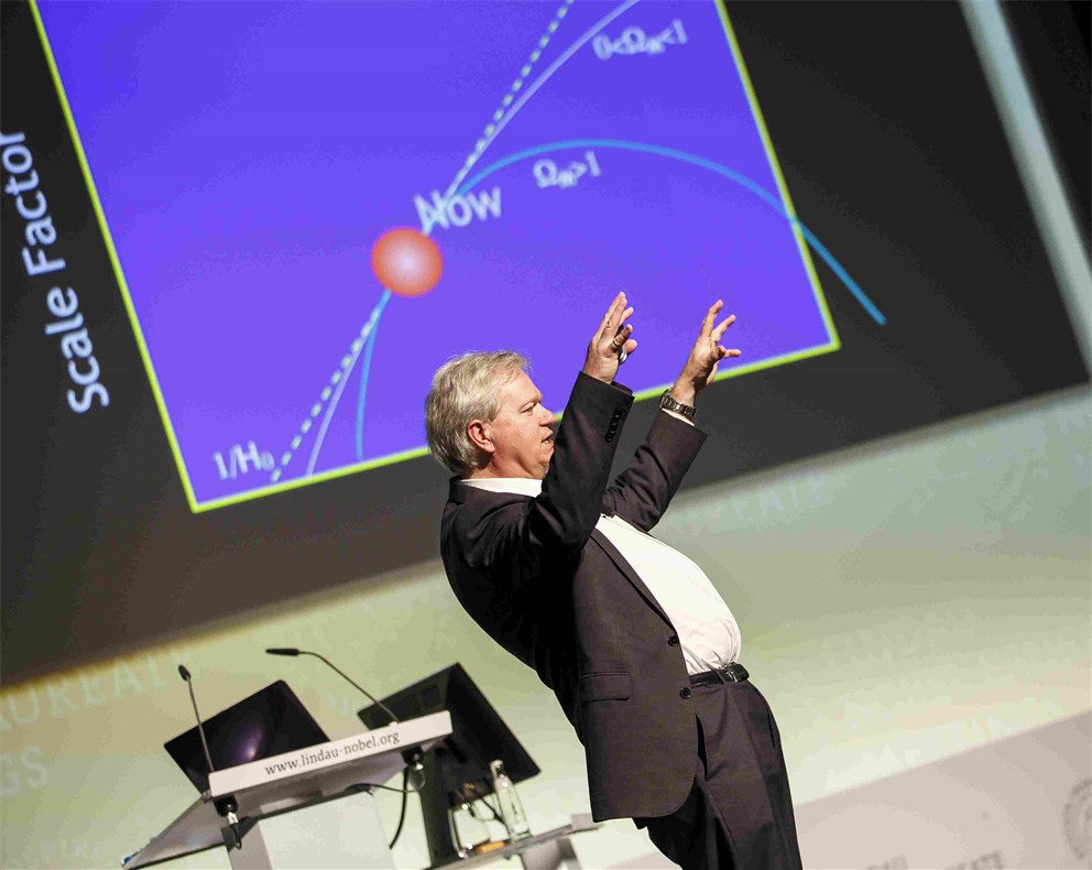 Brian Schmidt explains "State of the Universe" at the 66th Lindau Nobel Laureate Meetings.