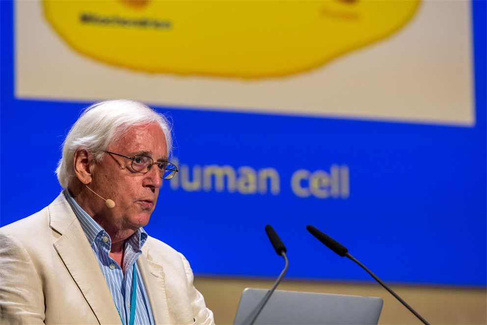 John Walker presenting his lecture at the 67th Lindau Nobel Laureate Meeting