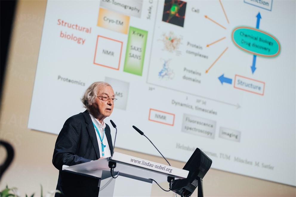 Robert Huber delivering his lecture on "New Ways of Vision: Protein Structures in Translational Medicine and Business Development, my Experience"