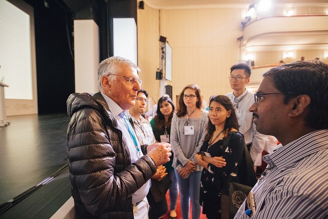 Dan Shechtman and young scientists at the 67th Lindau Nobel Laureate Meeting