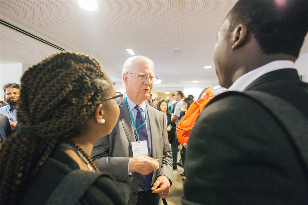 James Mirrlees in discussion with young scientists