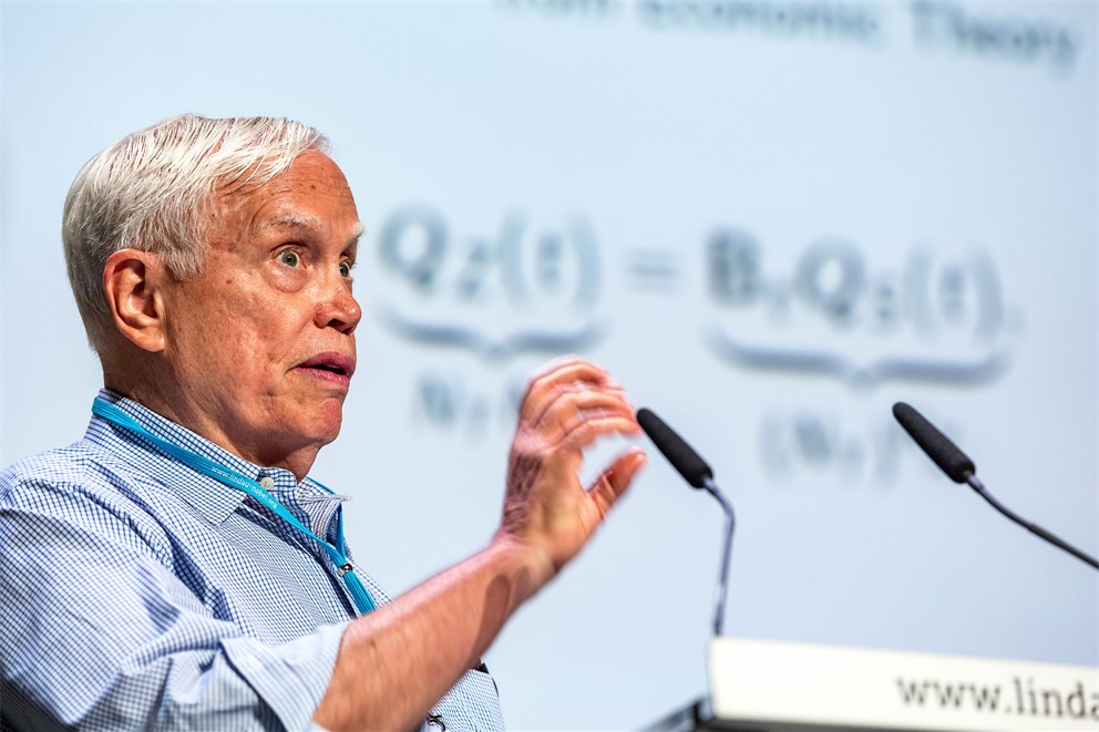 James J. Heckman delivering his lecture "Unordered Monotonicity"