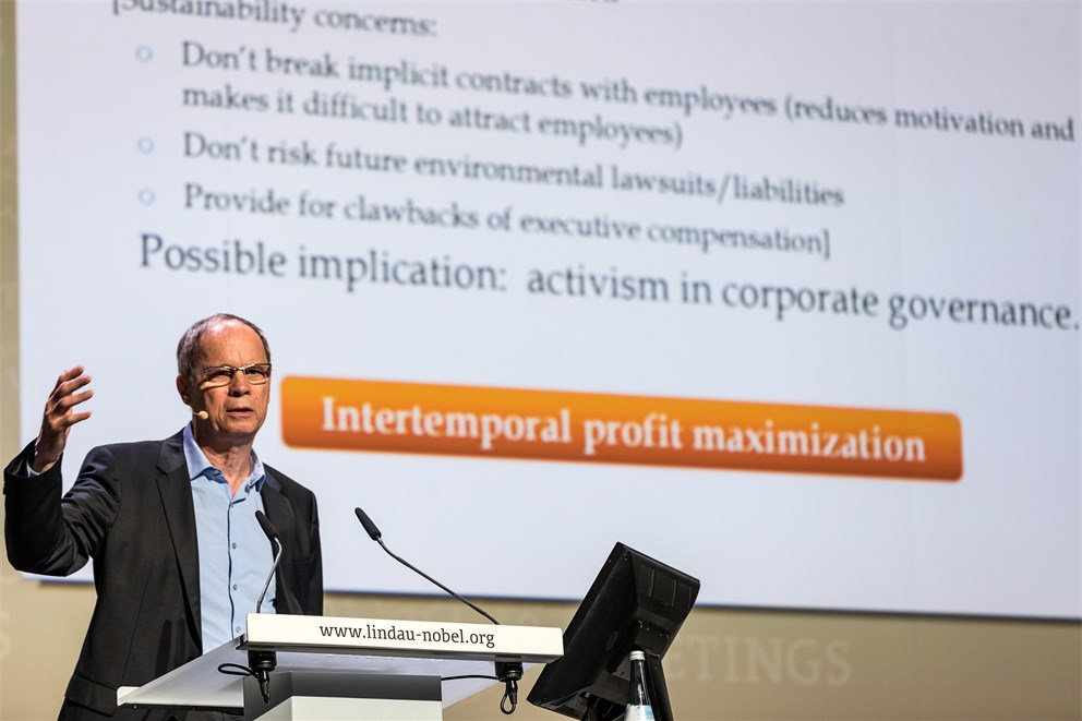 Jean Tirole holding his lecture on "Moral Reasoning, Markets and Organisations"