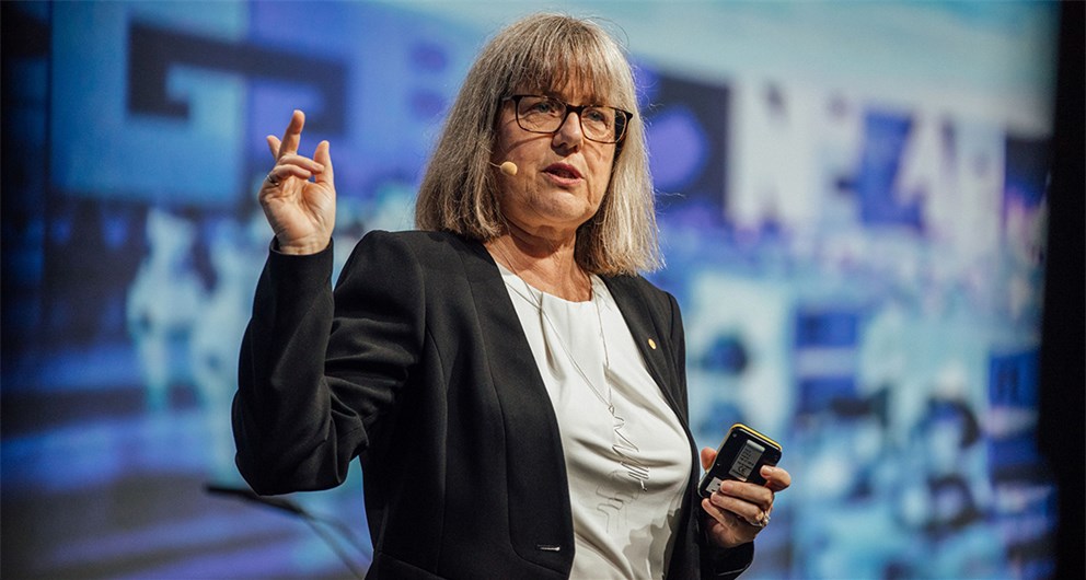 Donna Strickland delivering her lecture “From Nonlinear Optics to High-Intensity Laser Physics”