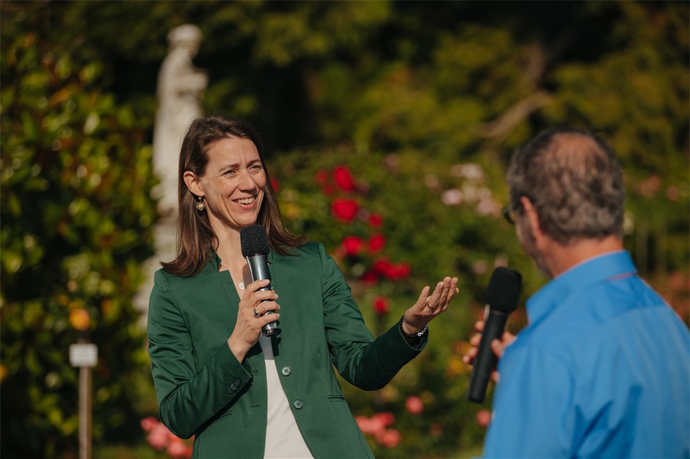 Countess Bettina Bernadotte greeting the guests in an interview on Mainau Island.