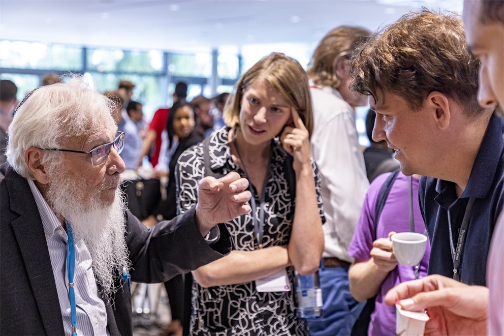 Robert J. Aumann conversing with Young Economists. 