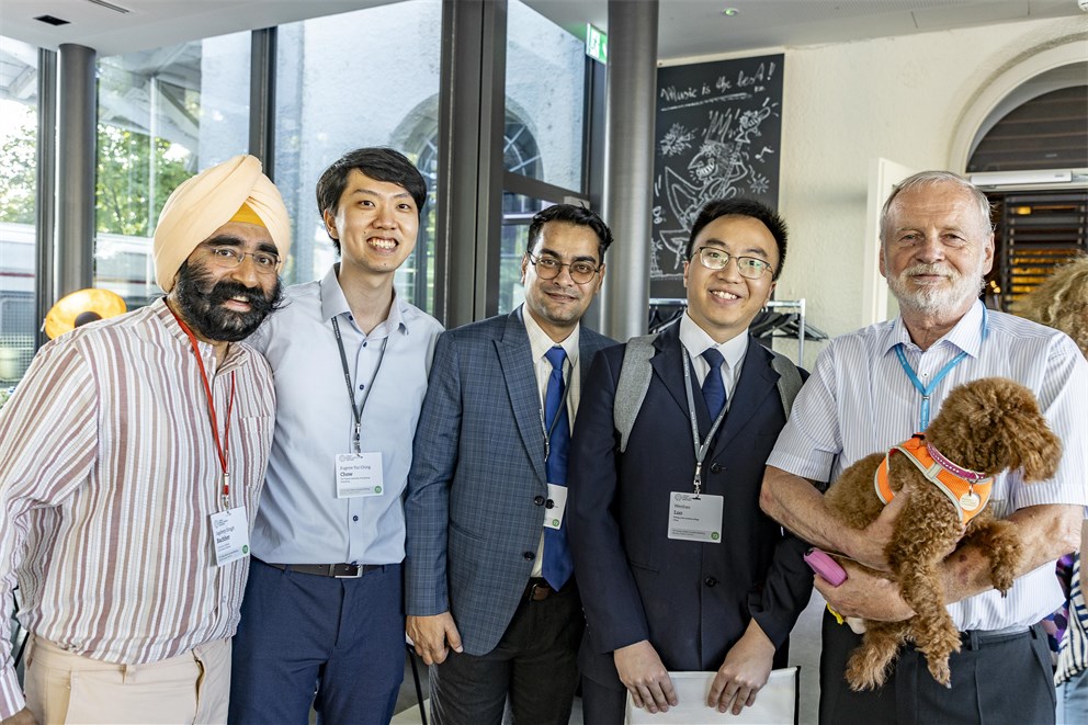 Hartmut Michel and Young Scientists at the Summer Festival of Science