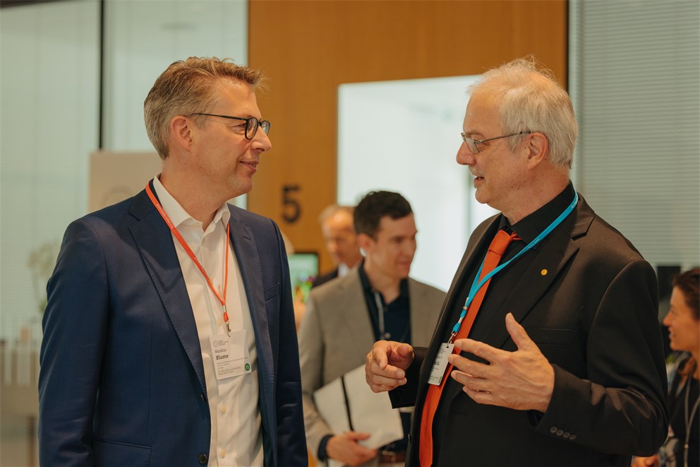 Morten Meldal talking with Markus Blume, Bavarian State Minister for Science and Arts