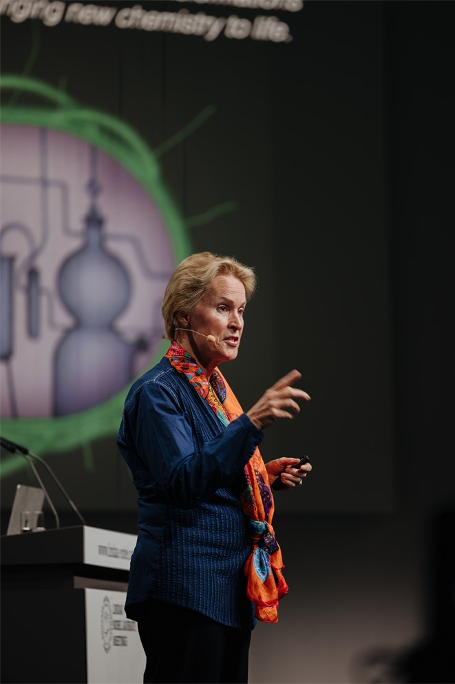 Frances H. Arnold delivering her lecture