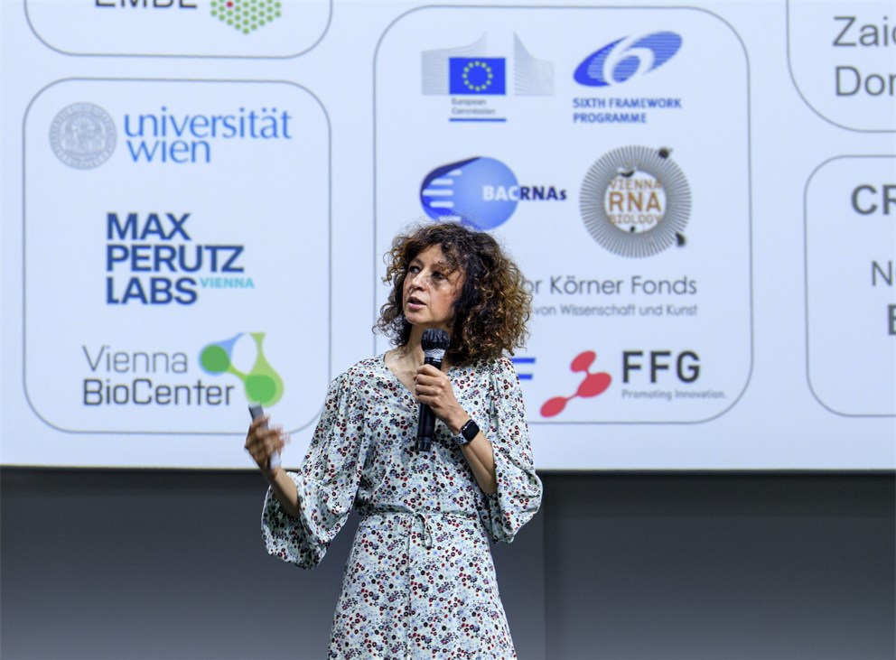 Emmanuelle Charpentier presenting her lecture