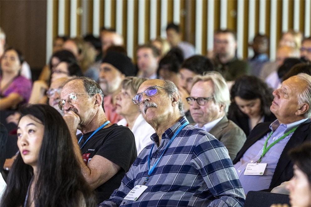 Harold Varmus and Martin Chalfie attending a lecture