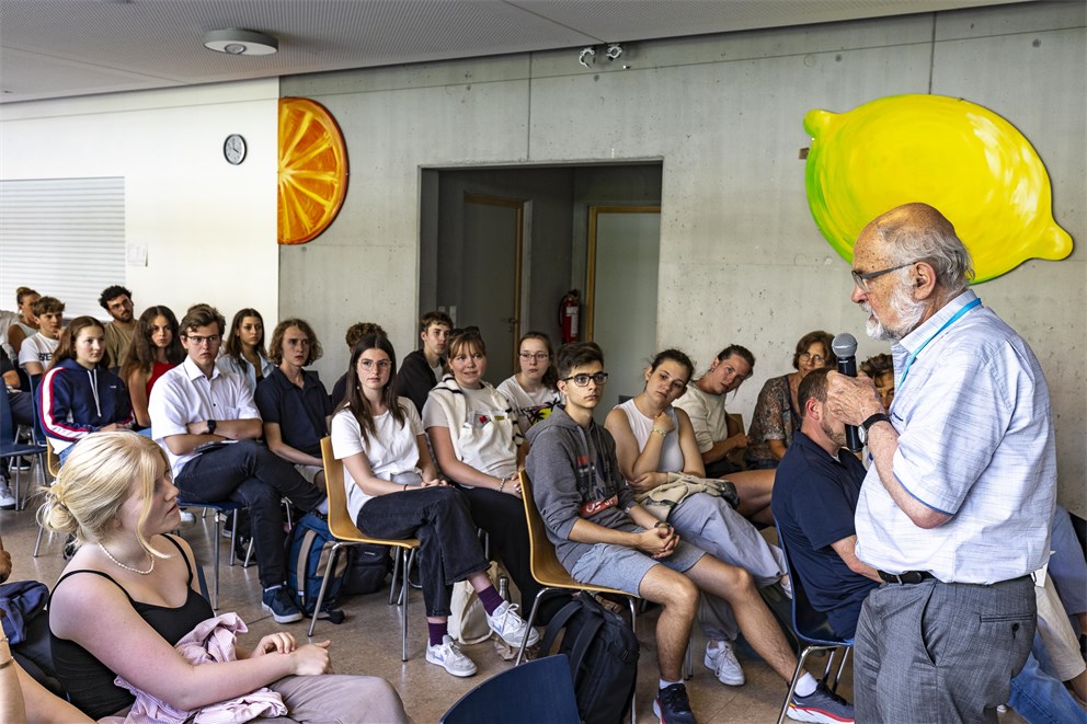 Nobel Laureates @ School during #LINO23 with Erwin Neher