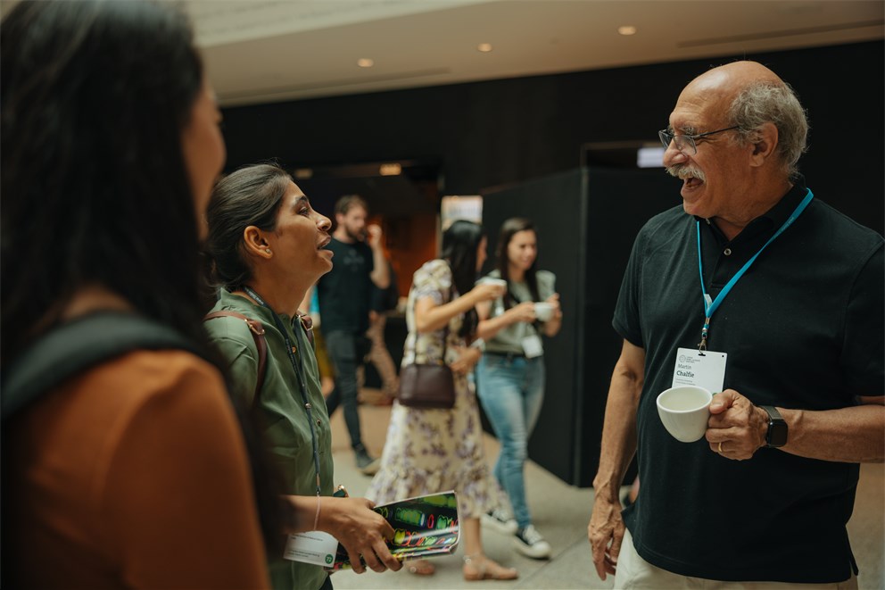 Martin Chalfie talking with a Young Scientist