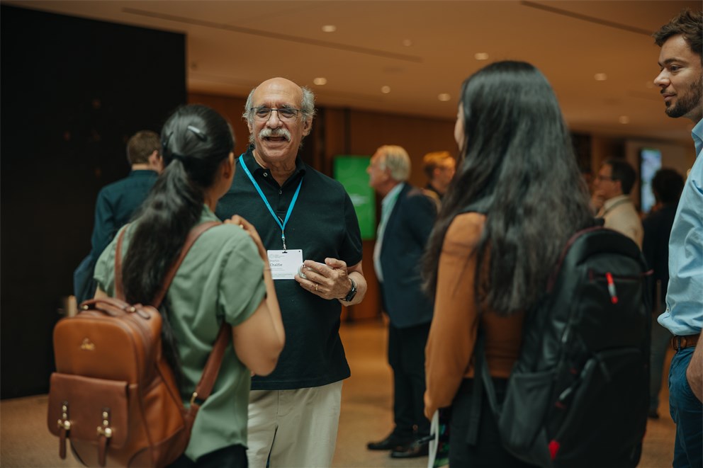 Martin Chalfie talking with Young Scientists