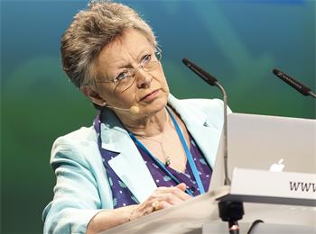 Françoise Barré-Sinoussi - Françoise Barré-Sinoussi delivering her lecture 'On The Road Toward an HIV Cure' at the 64th Meeting'.