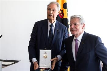 65th Lindau Nobel Laureate Meeting - Joachim Gauck together with Wolfgang Schürer receiving the Federal Cross of Merit.