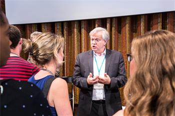 Brian Schmidt - Brian Schmidt discussing with young scientists.