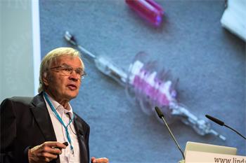 Theodor Hänsch - Theodor W. Hänsch delivering his lecture on 'Changing Concepts of Light and Matter' at the 66th Lindau Nobel Laureate Meeting.