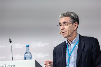 Robert Lefkowitz - Robert Lefkowitz giving a lecture on 'G Protein Coupled Receptors'