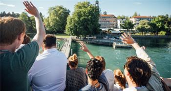 Farewell #LINO19 - Young scientists waving good bye to the Nobel Laureates after an eventful week.
