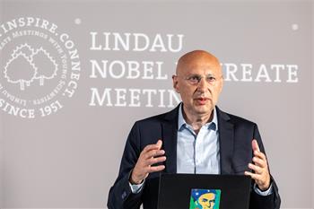 Stefan Hell  - Stefan Hell taking part in his agora talk 'Pushing the Limits of Microscopy' at the 70th Lindau Nobel Laureate Meeting.