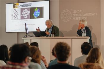 Erwin Neher - Erwin Neher presenting his Agora Talk 'Synaptic Plasticity: Short- and Longterm'.